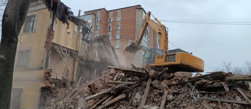 Промышленный снос и демонтаж зданий спецтехникой стоимость услуг и где заказать - Новосибирск