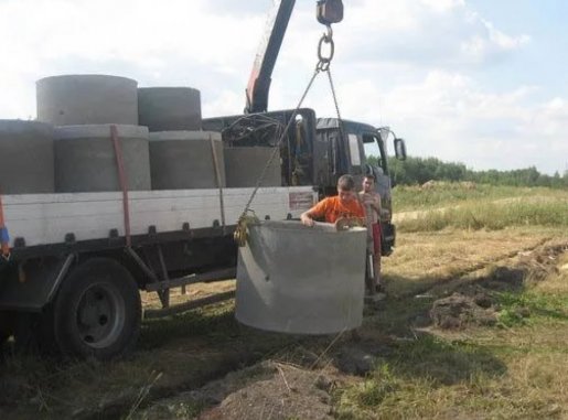 Перевозка бетонных колец и колодцев манипулятором стоимость услуг и где заказать - Бердск
