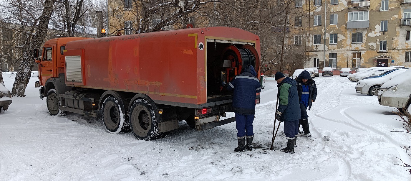 Прочистка канализации от засоров гидропромывочной машиной и специальным оборудованием в Барабинске