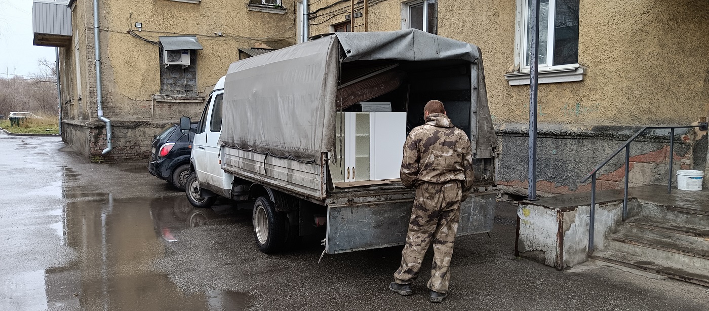 Квартирные перевозки. Погрузка мебели в Газель в Новосибирской области